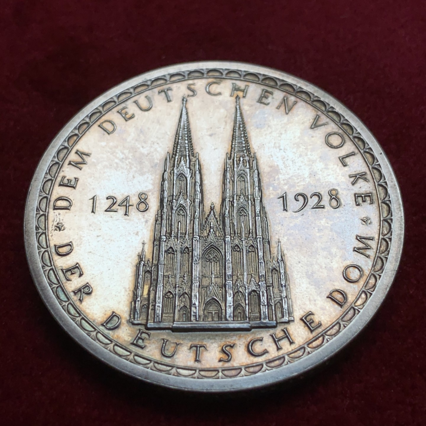 《竞宝斋》第75场-本周日，周一2场连拍（全场不限金额包邮） 德国 1928年 科隆大教堂开工680周年 纪念银章 底板光亮 双面淡彩