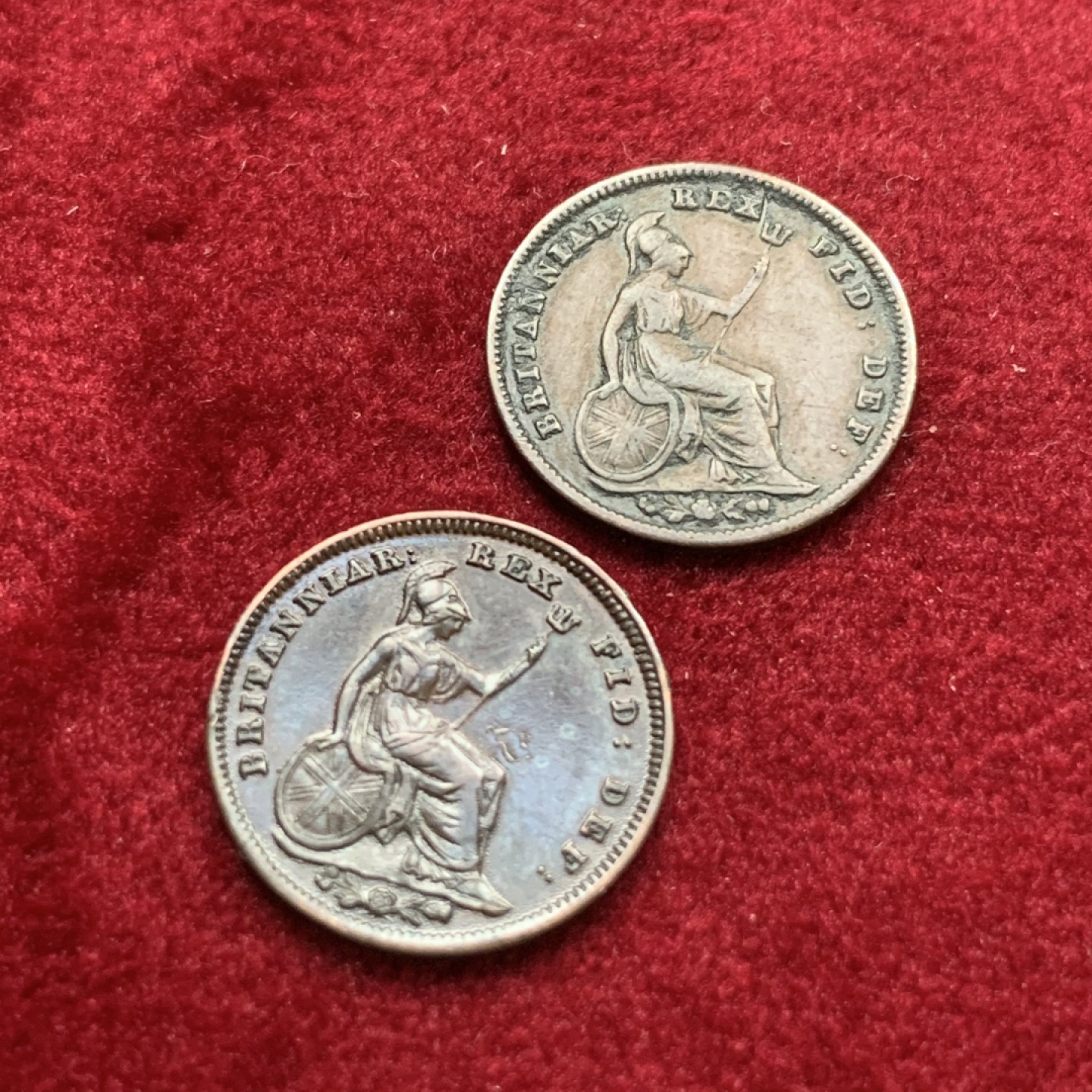 《竞宝斋》第75场-本周日，周一2场连拍（全场不限金额包邮） 英国 威廉四世 1835年 1/2 法新铜币 两枚 细节见图