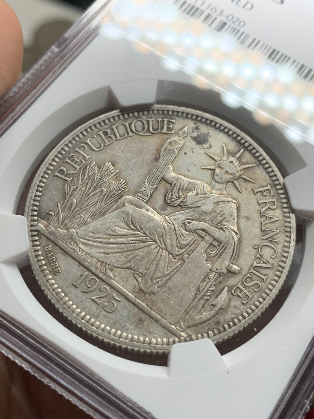 《竞宝斋》第75场-本周日，周一2场连拍（全场不限金额包邮） NGC 1925年坐洋银币，味道不错，比较少的年份。