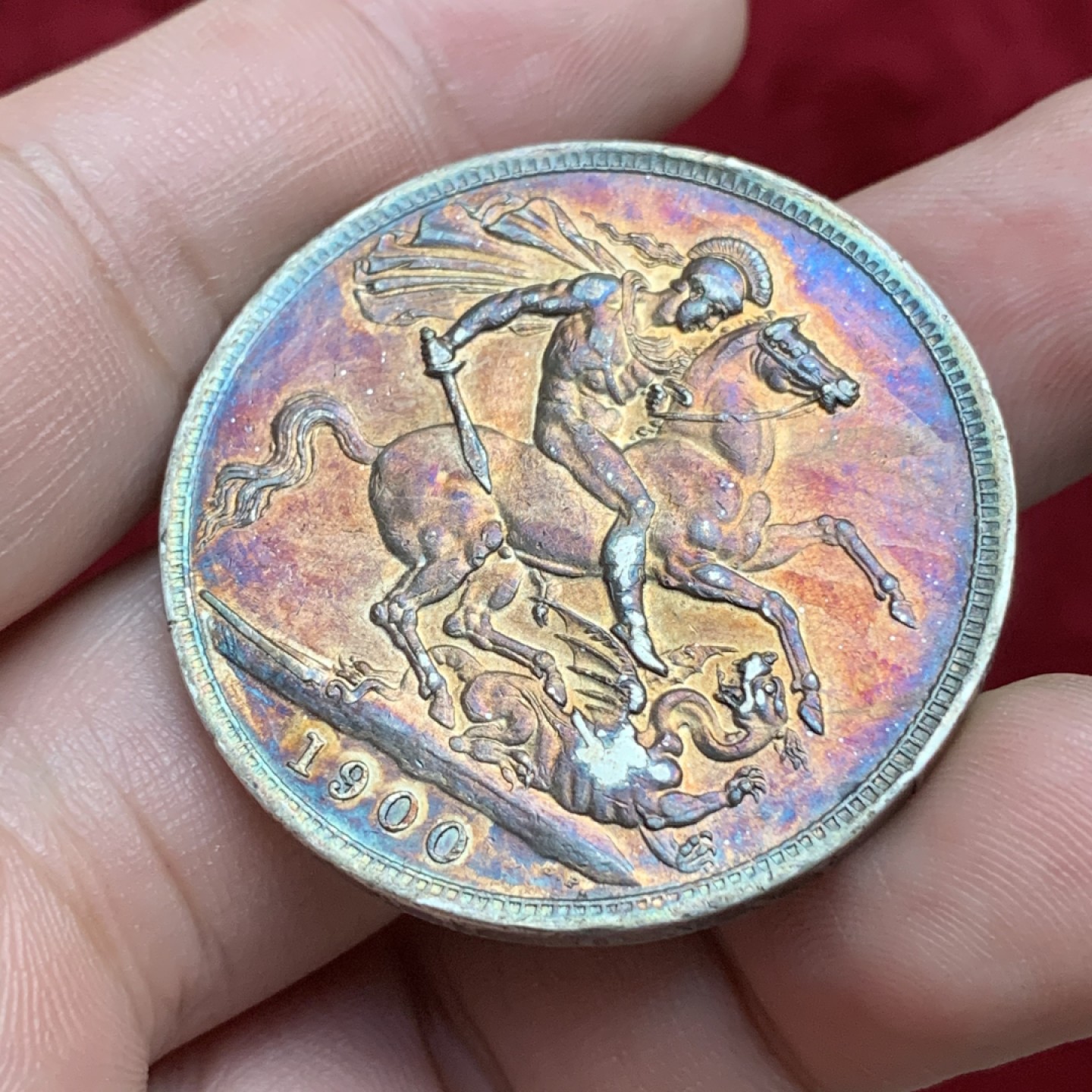 《竞宝斋》第75场-本周日，周一2场连拍（全场不限金额包邮） 好状态  英国 1900年 维多利亚批纱马剑克朗 绚丽紫包浆 状态不错