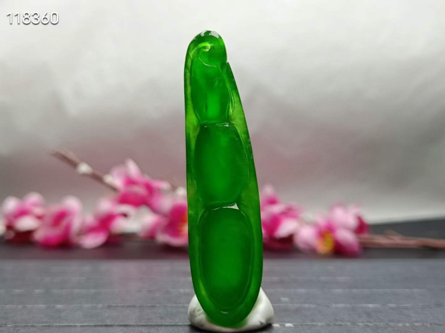 顶级龙石种帝王绿翡翠福豆挂件