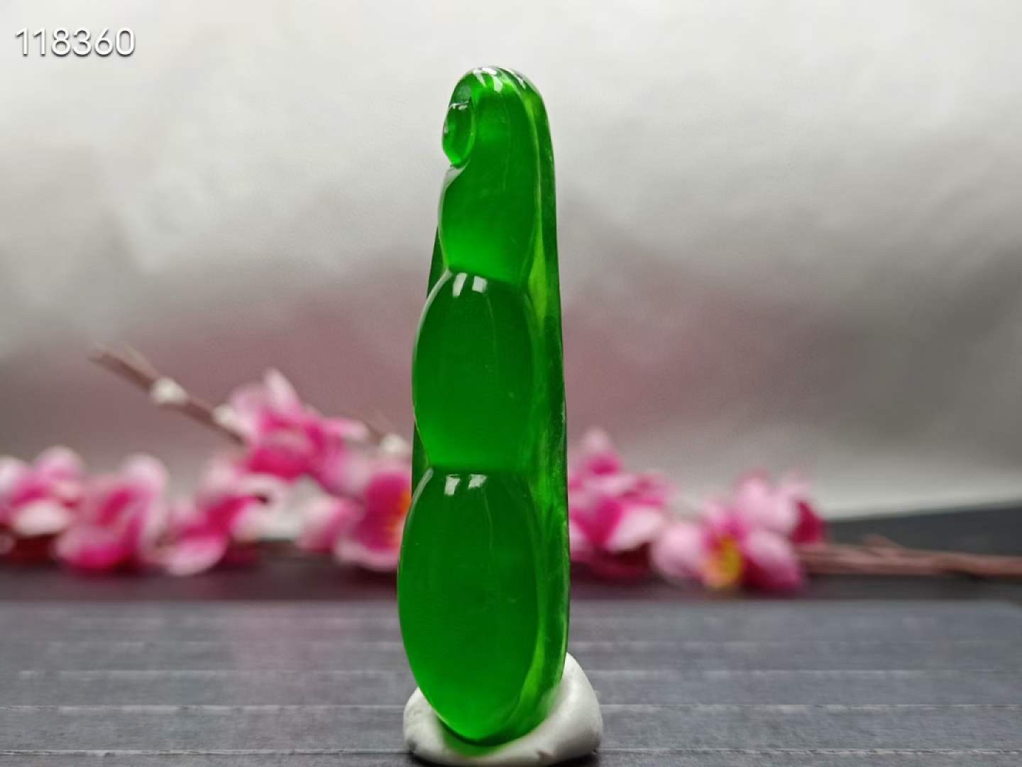 顶级龙石种帝王绿翡翠福豆挂件
