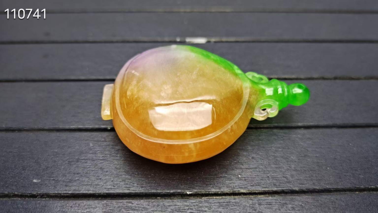 龙石种多彩翡翠花瓶吊坠