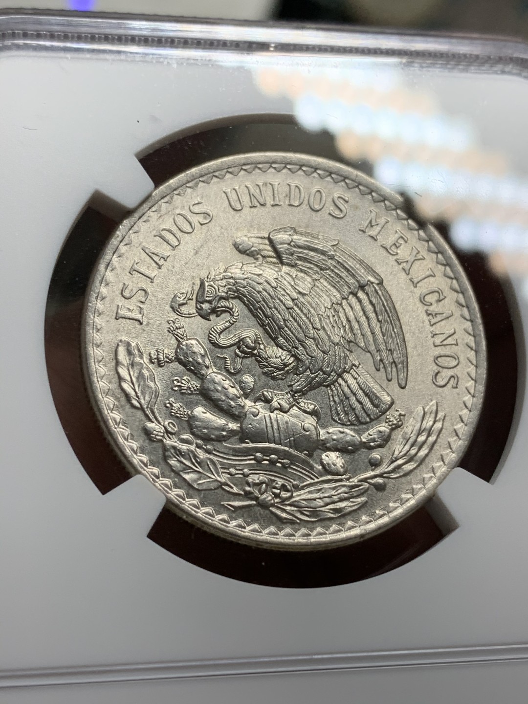 《竞宝斋》第75场-本周日，周一2场连拍（全场不限金额包邮） NGC MS63 墨西哥 1947年 鹰洋 1比索银币 比较少见的版式