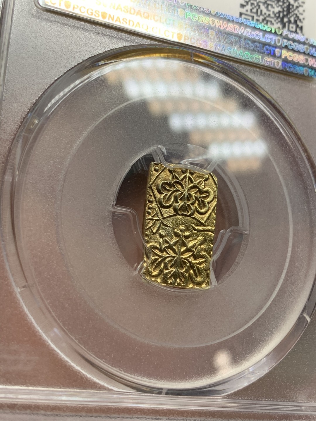 《竞宝斋》第75场-本周日，周一2场连拍（全场不限金额包邮） PCGS-UNC 日本天保 一分金 金光十足   右上角有个保字 值得收藏