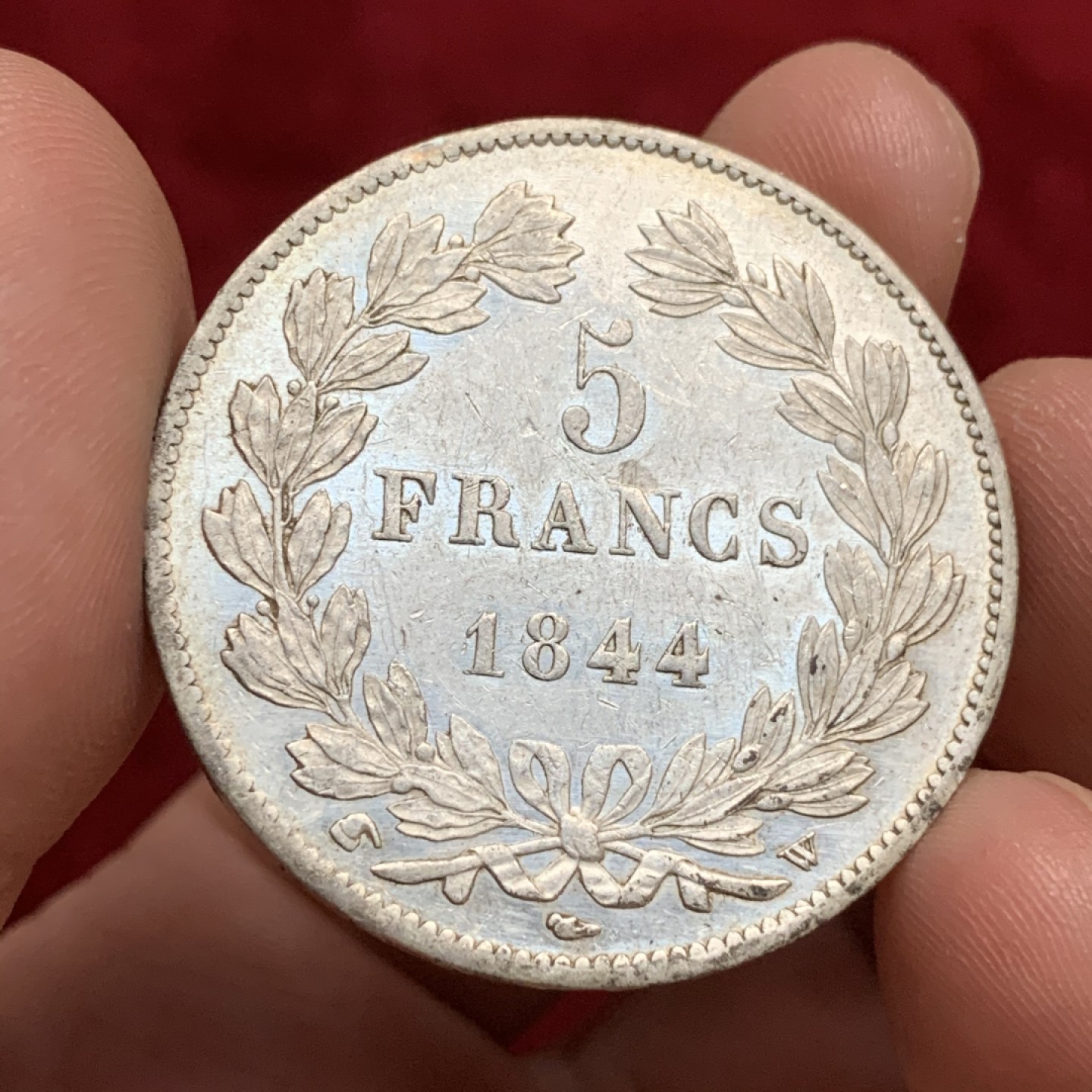 《竞宝斋》第75场-本周日，周一2场连拍（全场不限金额包邮） AU品 法国 1844年 菲利普 5法郎银币 状态很好，背面花环 基本无磨损 难得裸币