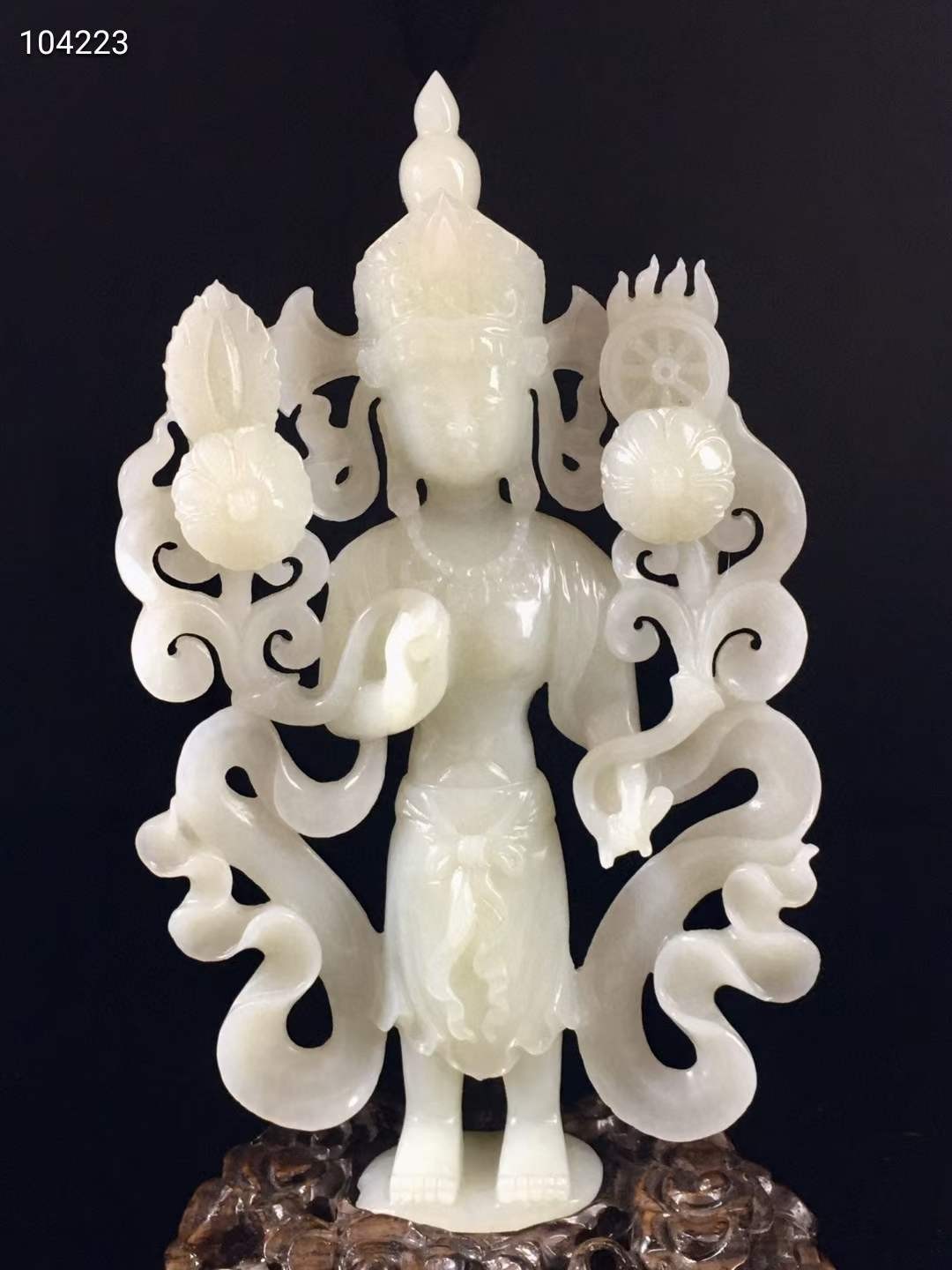 和田青白玉菩萨摆件，玉质细腻油润，雕刻精美开脸慈祥，形体优美，保真和田玉 