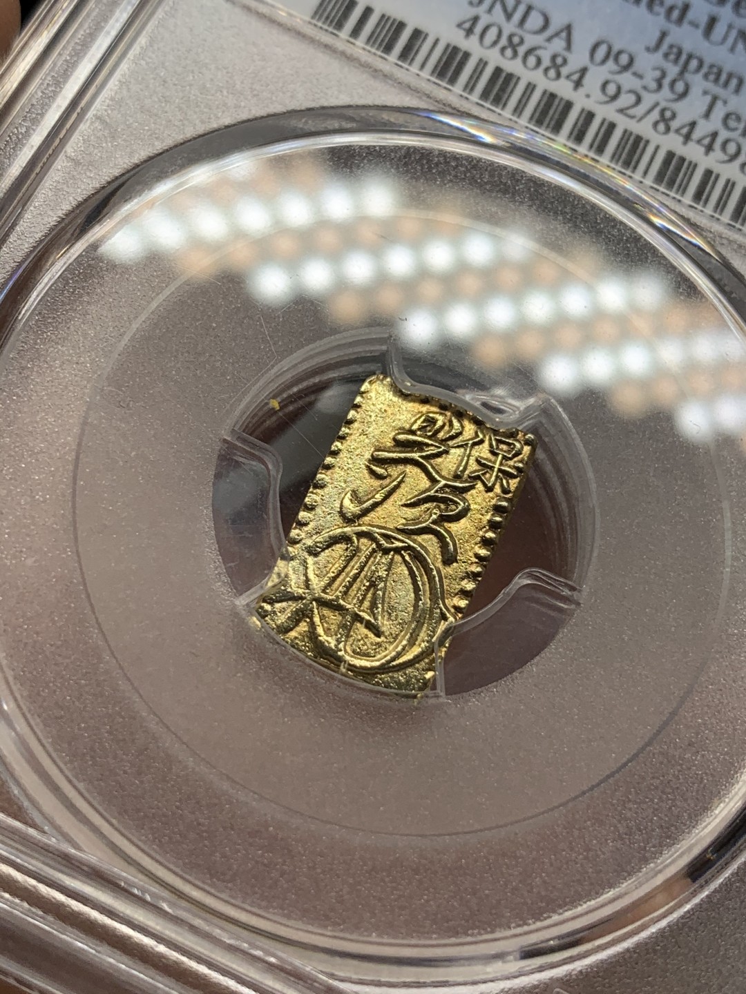 《竞宝斋》第75场-本周日，周一2场连拍（全场不限金额包邮） PCGS-UNC 日本天保 一分金 金光十足   右上角有个保字 值得收藏