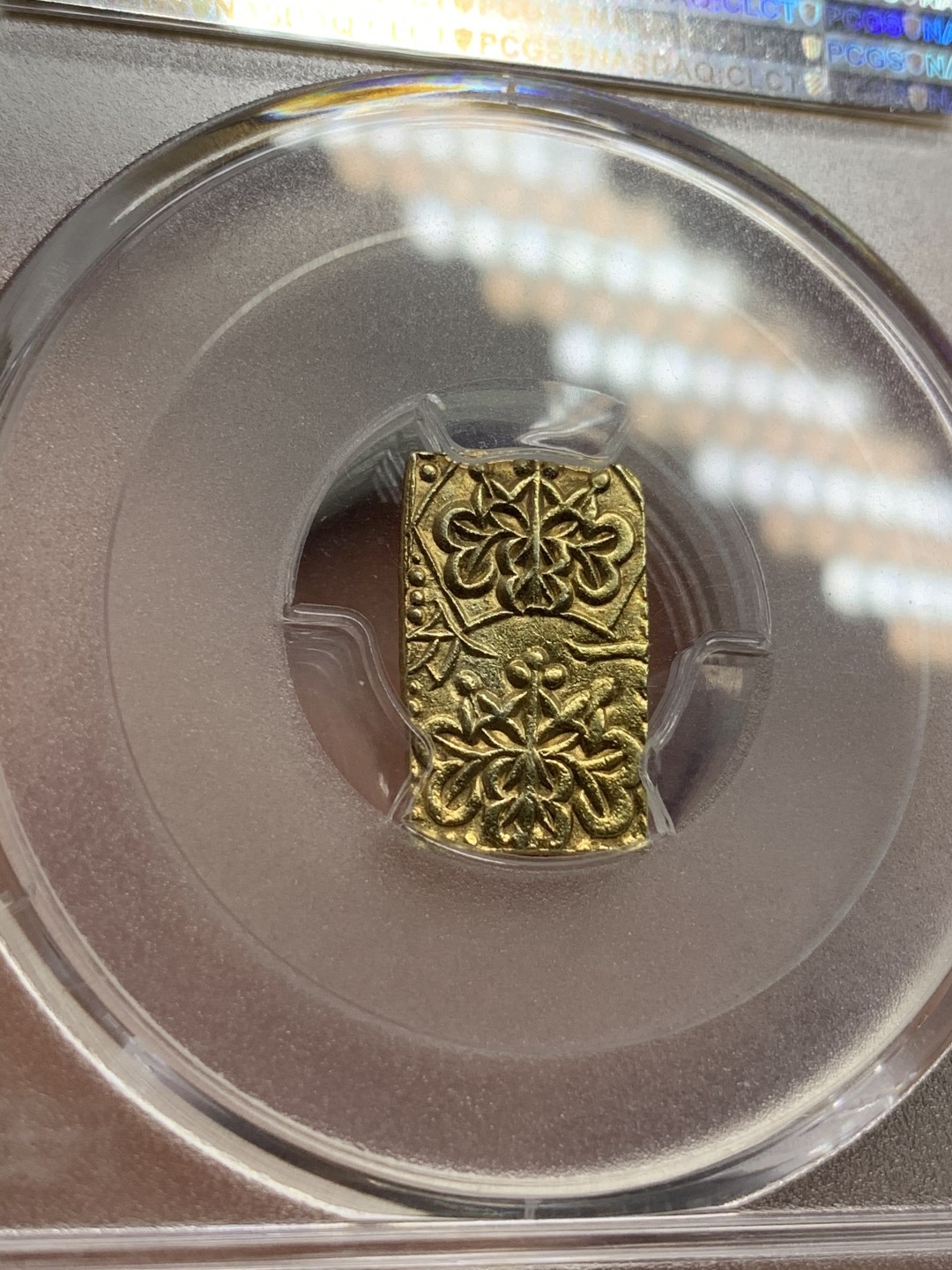 《竞宝斋》第75场-本周日，周一2场连拍（全场不限金额包邮） PCGS-UNC 日本天保 一分金 金光十足   右上角有个保字 值得收藏