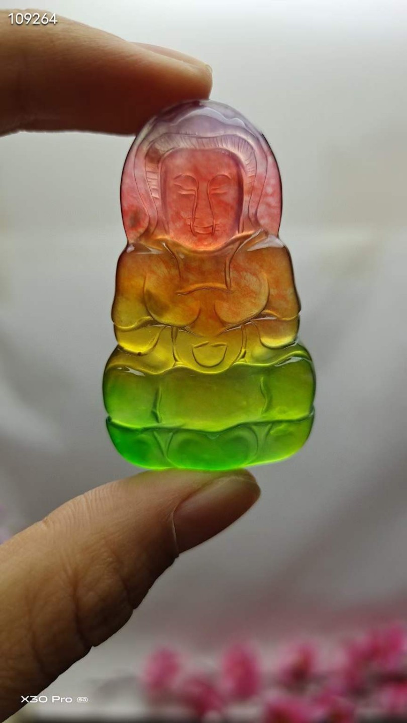 冰种多彩翡翠观音