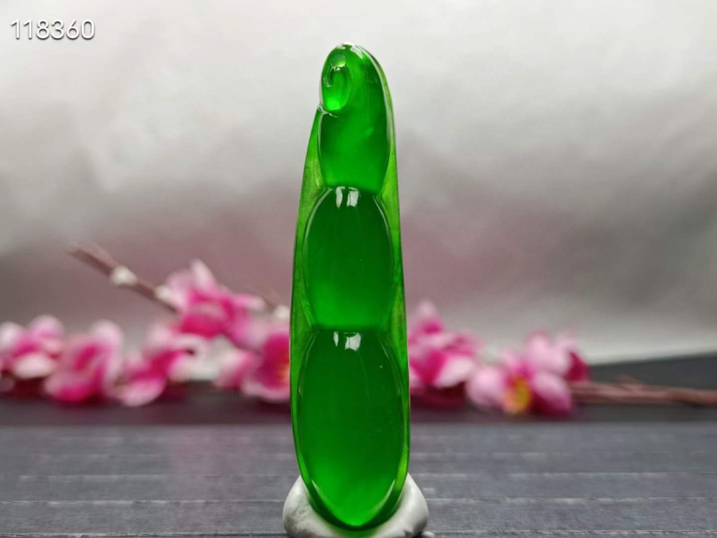 顶级龙石种帝王绿翡翠福豆挂件