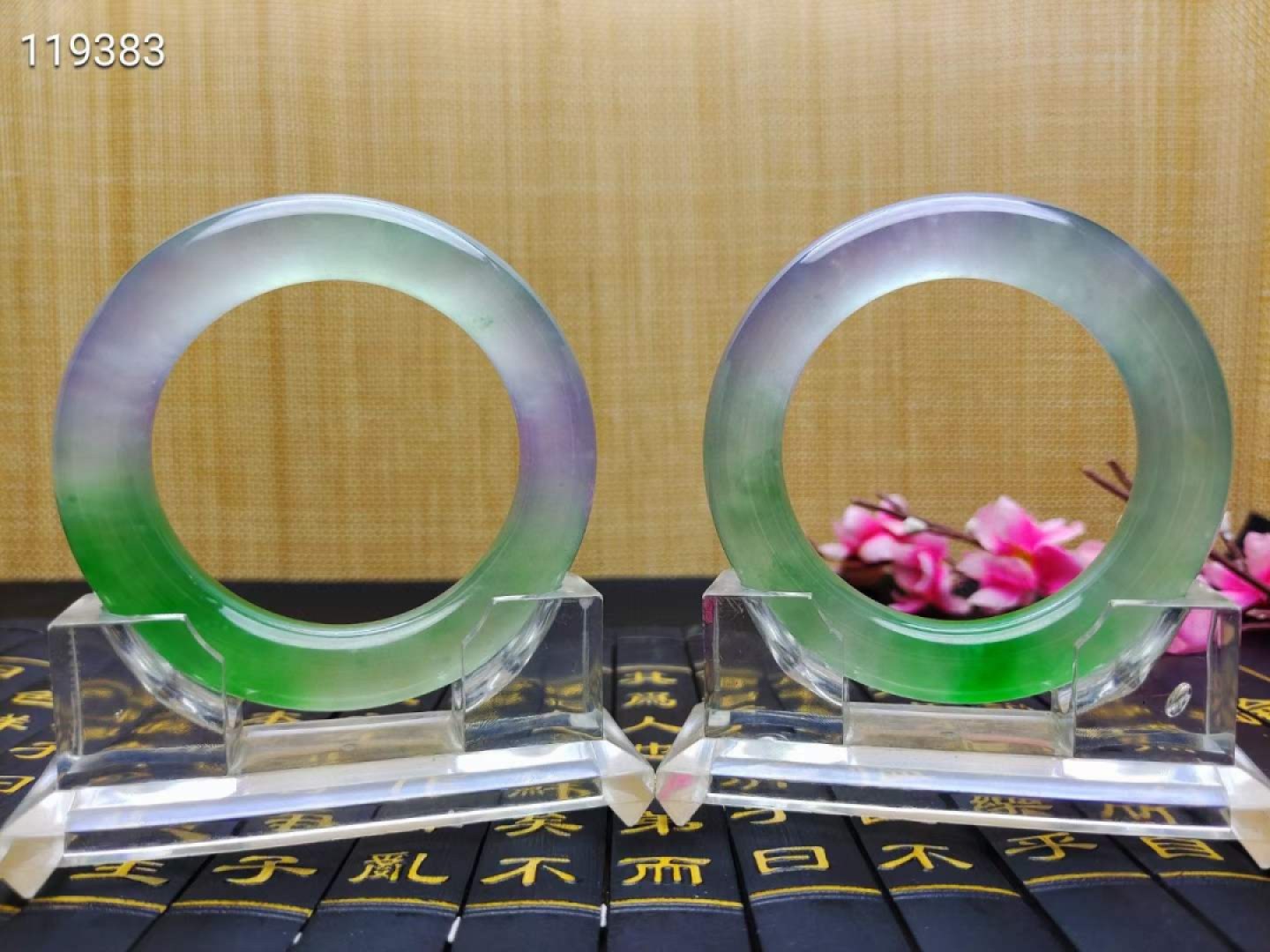 龙石种飘花翡翠手镯一对，口径56，重108.8/107.9克 