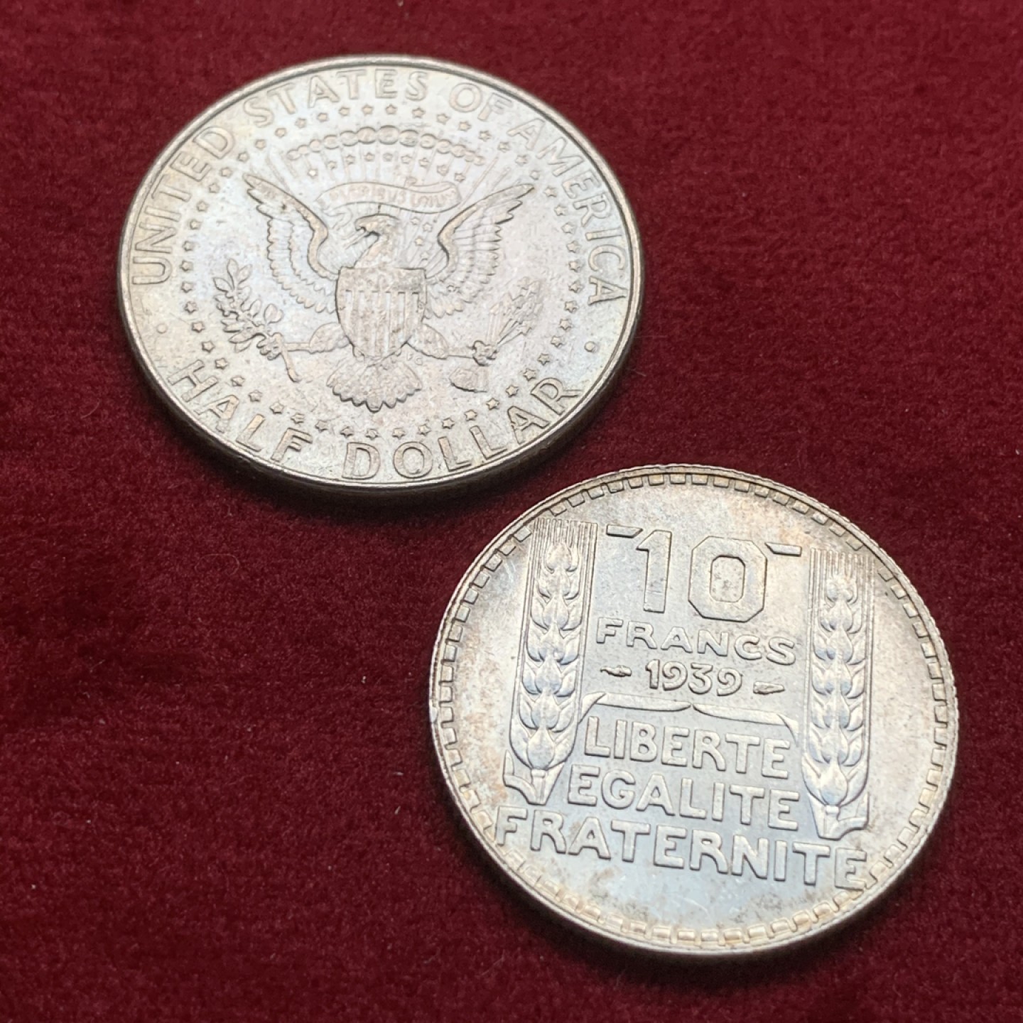 《竞宝斋》第75场-本周日，周一2场连拍（全场不限金额包邮） 2枚一组  1939年 法国 好品10法郎银币+美国 1990年 肯尼迪 50美分 硬币