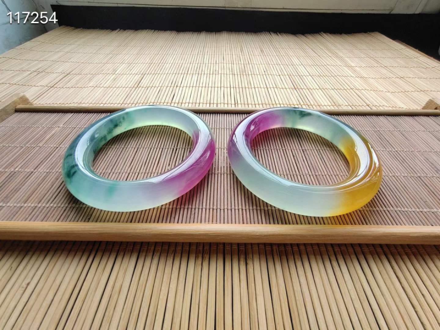 顶级龙石种多彩翡翠手镯一对