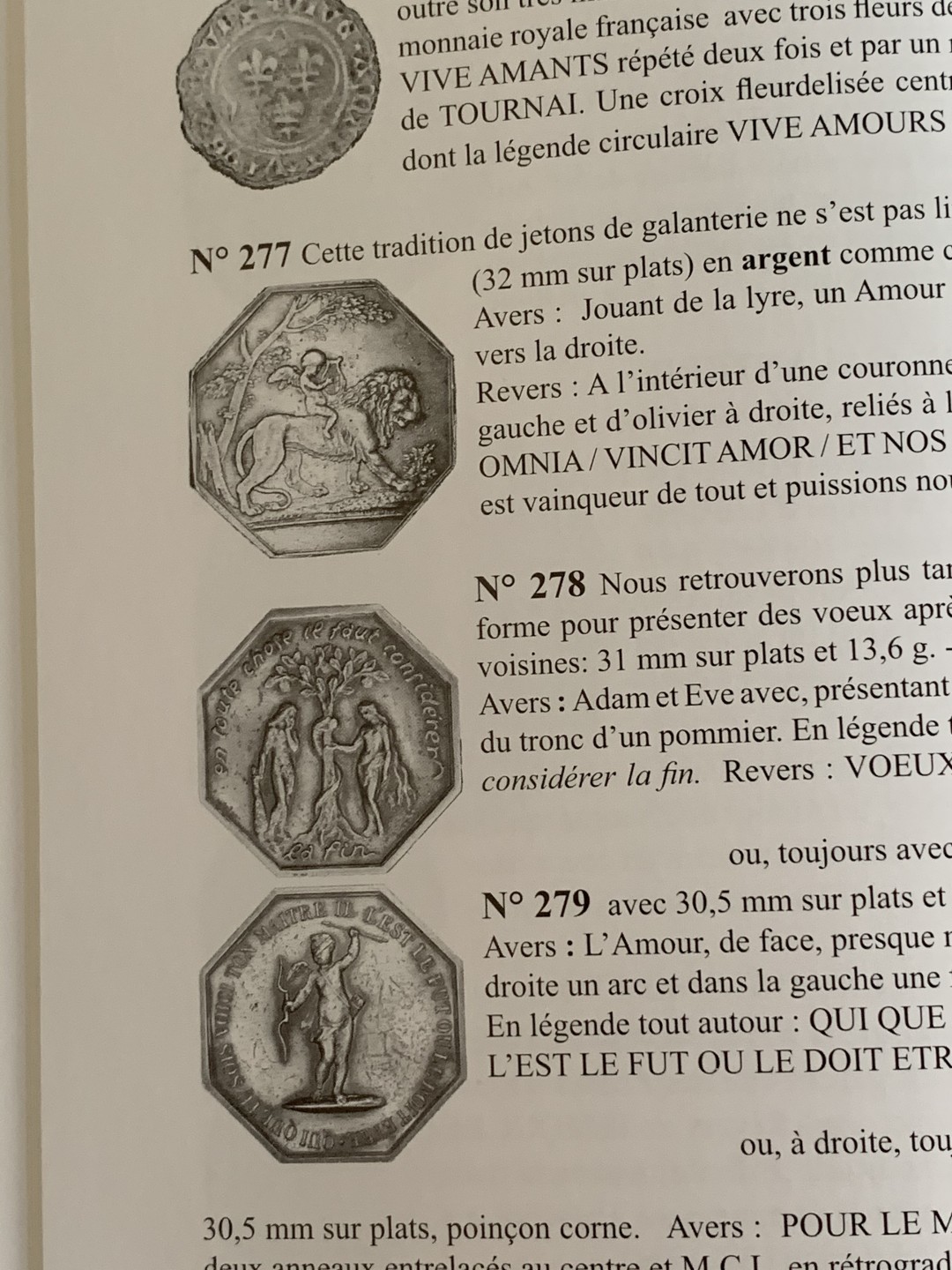 《竞宝斋》第75场-本周日，周一2场连拍（全场不限金额包邮） 法国 结婚 纪念章 目录  厚达 320页 重达1.6公斤 A4纸大小 亏运费的品种 不过介绍的非常详细  版本众多