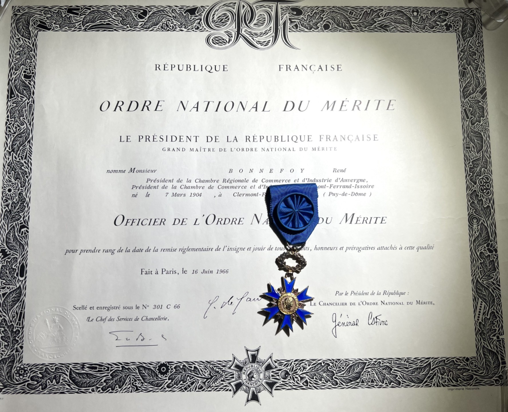 大猫徽章拍卖第197期 法国国家功勋勋章 军官级 银质全品 证书原盒 60年代