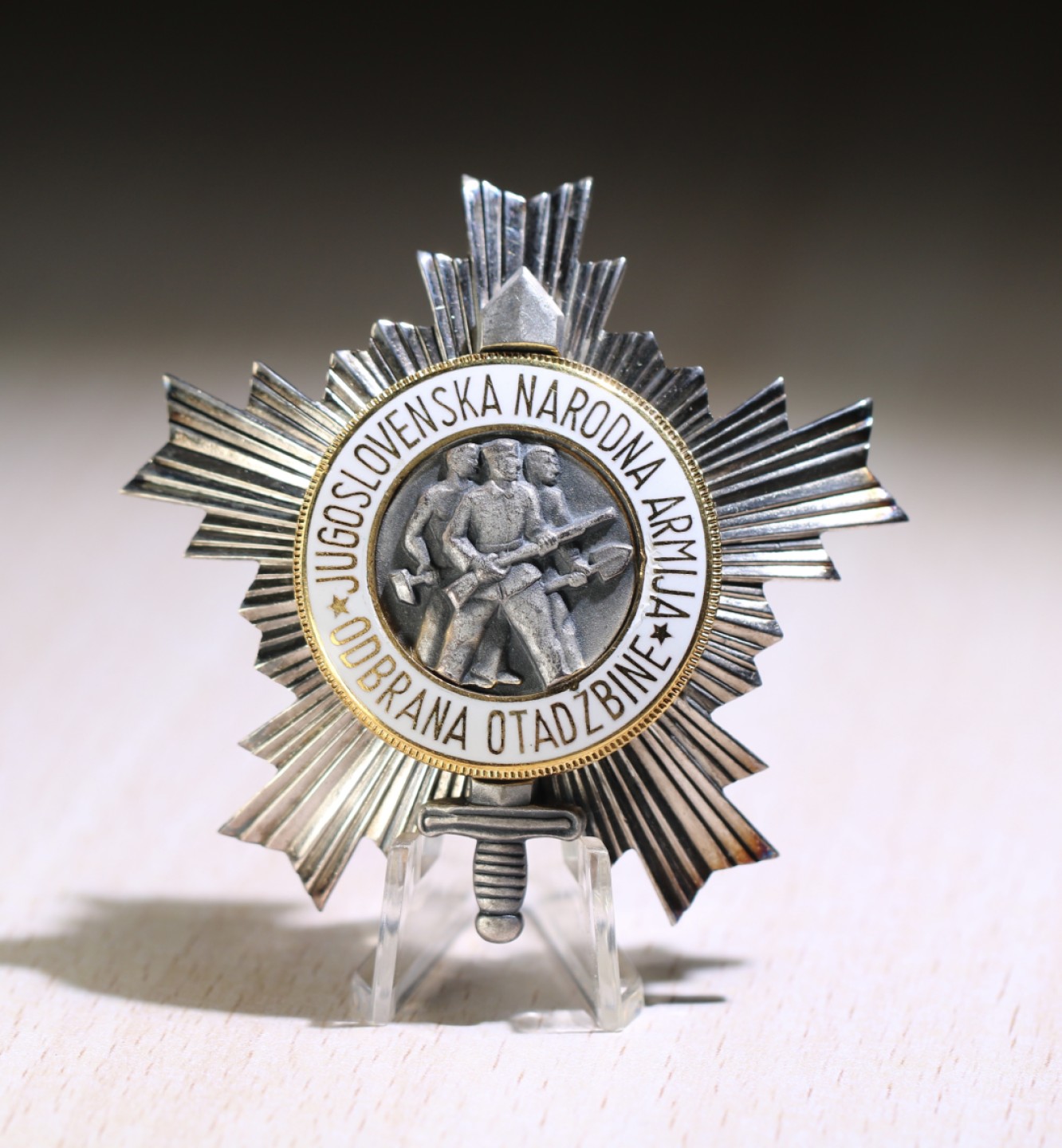 大猫徽章拍卖第197期 南斯拉夫人民军 二 三级勋章一组 银质好品