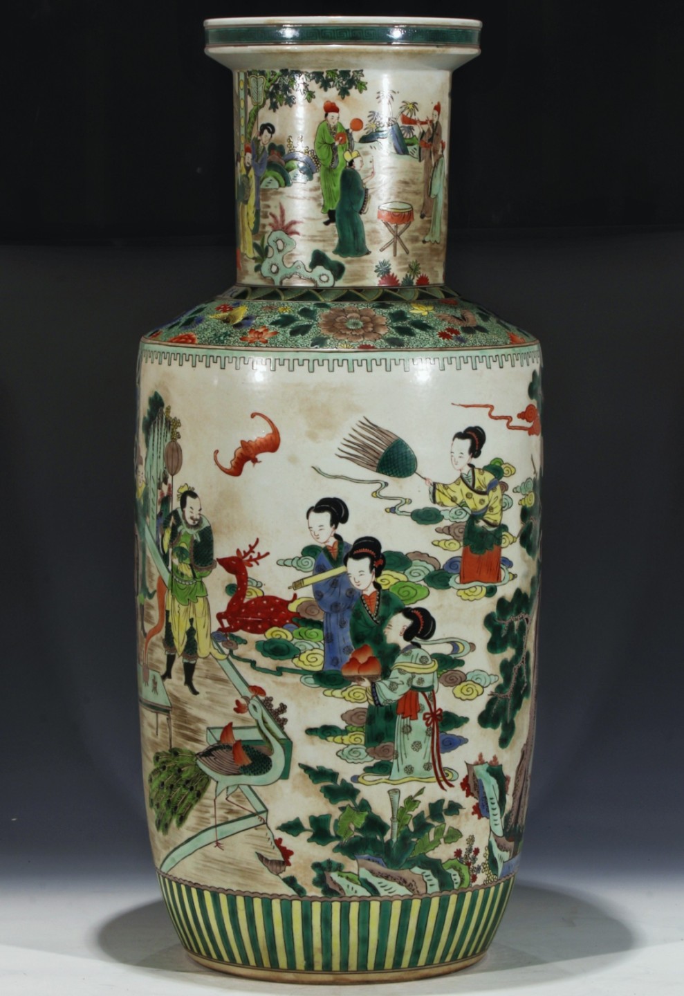 美品·款识“大清康熙年制”精工细作满工青花五彩人物故事纹棒槌瓶一对。