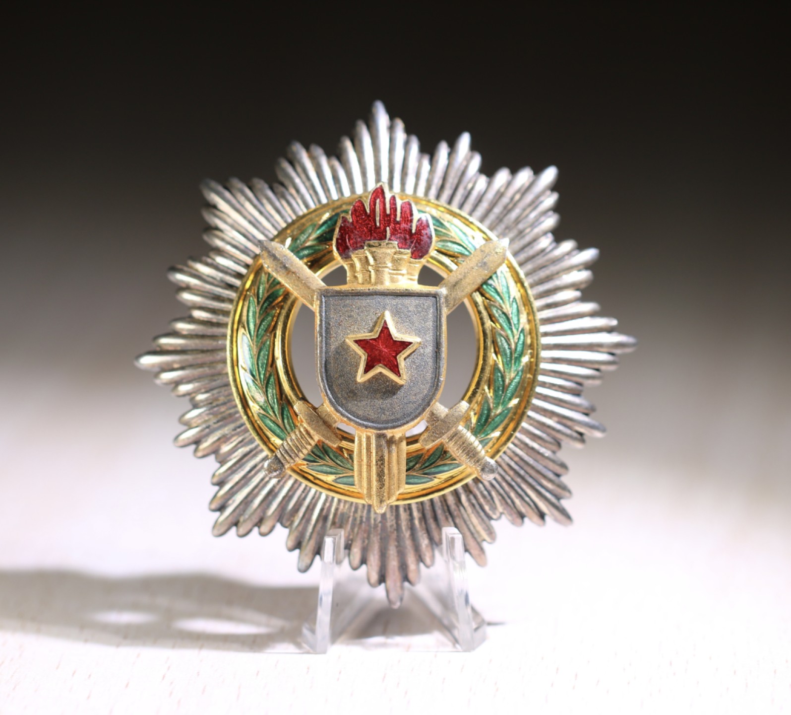 大猫徽章拍卖第197期 南斯拉夫一二三级军事功勋勋章 一组 全品 900银戳记