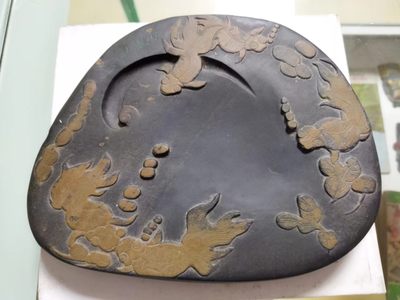 80年代 文物商店 库存 徽州 老坑 歙砚 金鱼 余乐图 鱼籽金晕 18.5*15*2.5cm - 80年代 文物商店 库存 徽州 老坑 歙砚 金鱼 余乐图 鱼籽金晕 18.5*15*2.5cm
