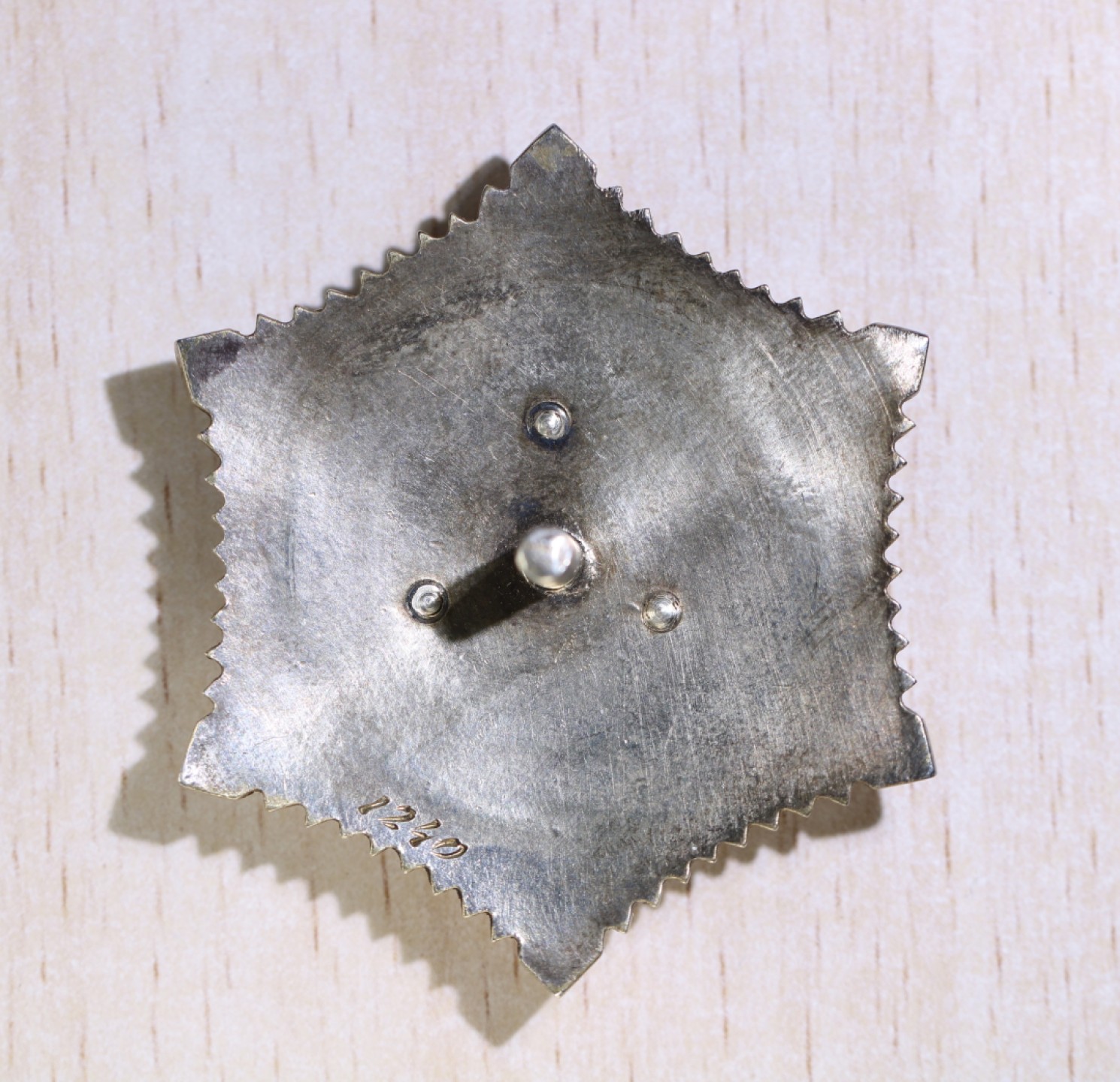 大猫徽章拍卖第197期 蒙古🇲🇳北极星勋章一对 银轮 其中一枚杆小锯 余完好