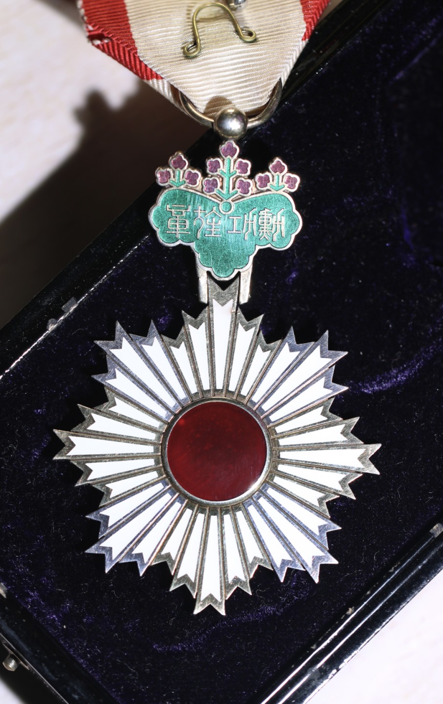 大猫徽章拍卖第197期 日本勋五等旭日章 原盒 