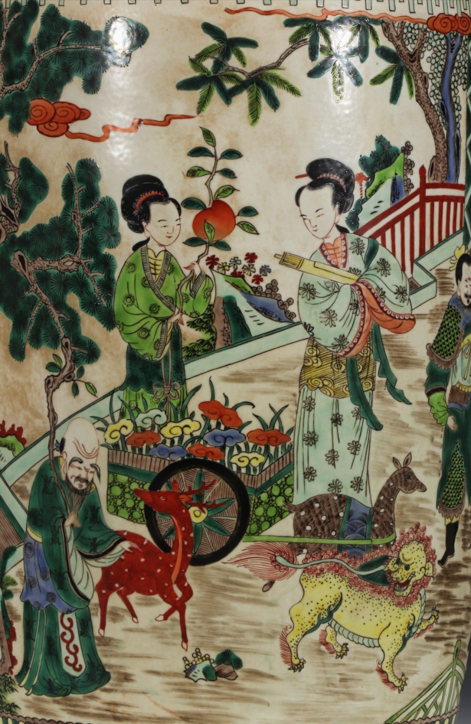美品·款识“大清康熙年制”精工细作满工青花五彩人物故事纹棒槌瓶一对。
