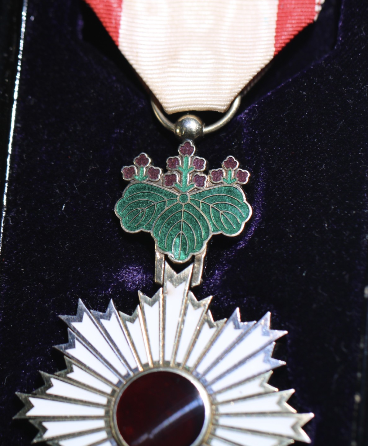 大猫徽章拍卖第197期 日本勋五等旭日章 原盒 