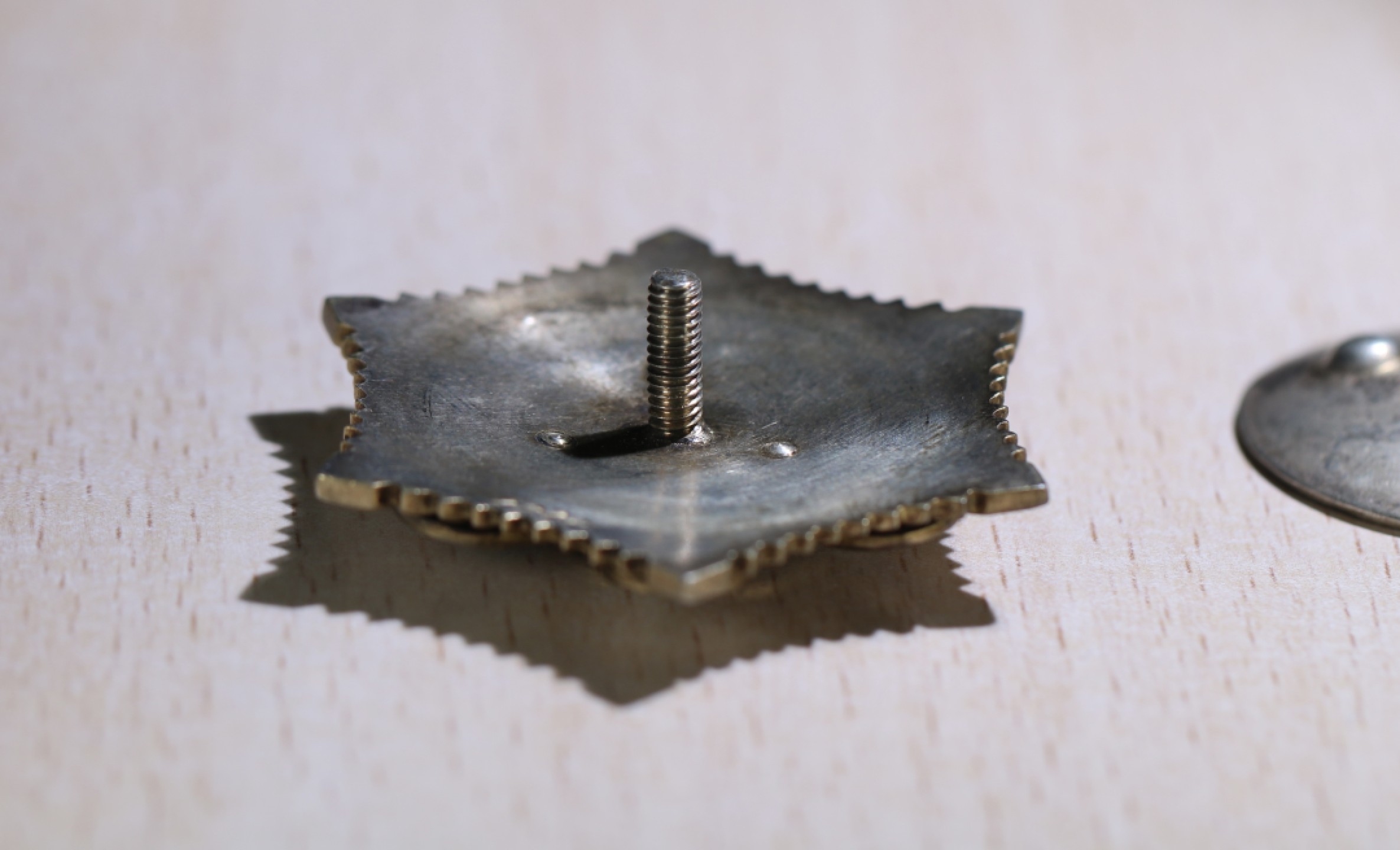 大猫徽章拍卖第197期 蒙古🇲🇳北极星勋章一对 银轮 其中一枚杆小锯 余完好