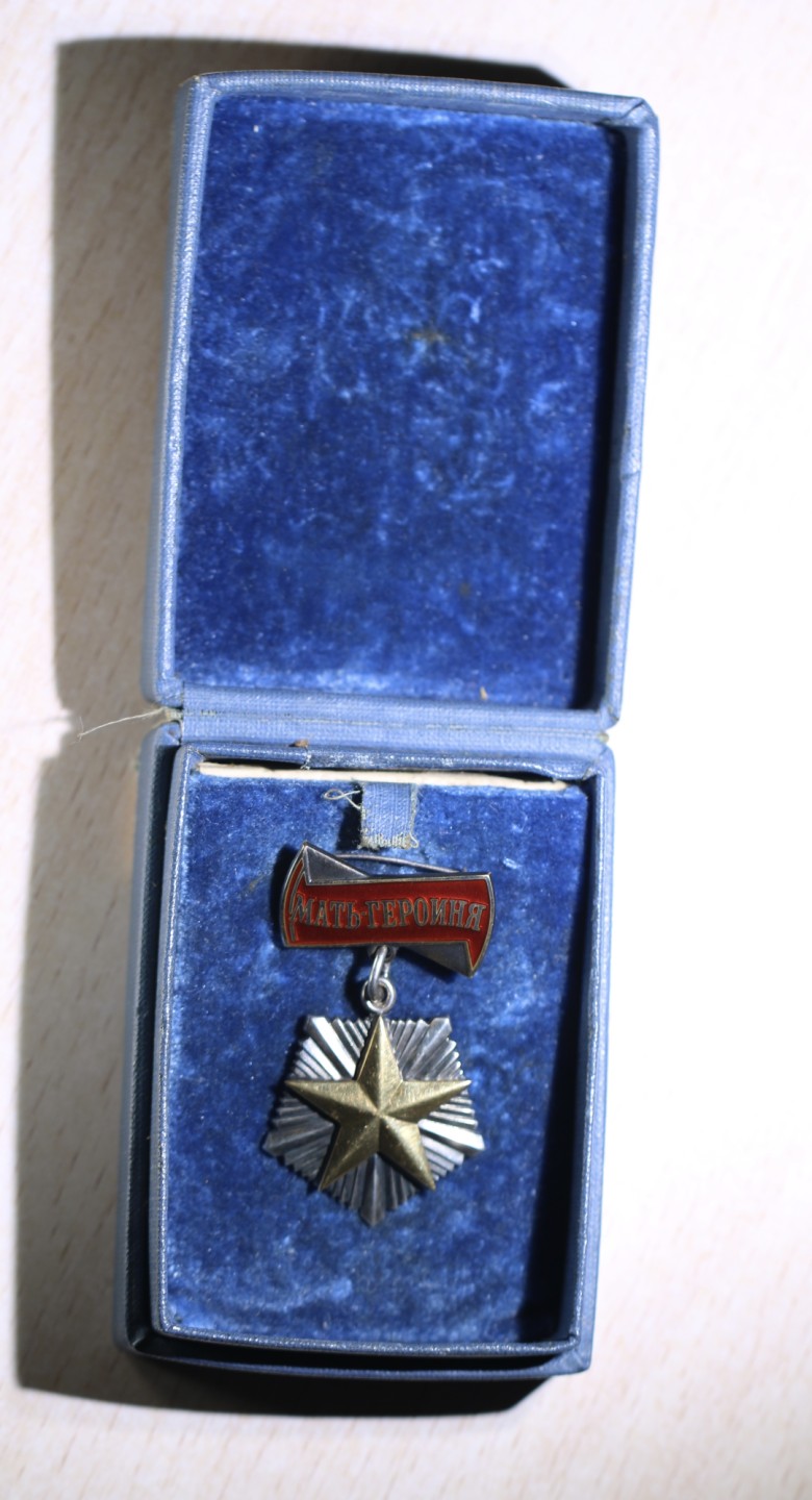大猫徽章拍卖第197期 苏联母亲金星奖章 原盒 