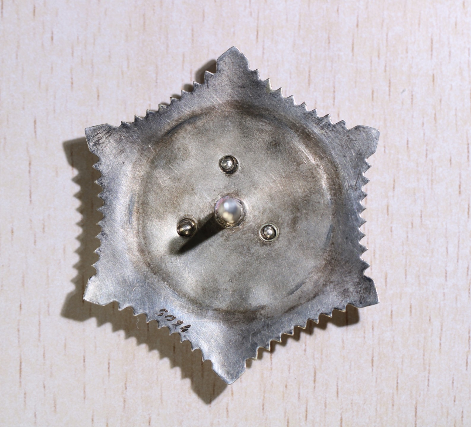 大猫徽章拍卖第197期 蒙古🇲🇳北极星勋章一对 银轮 其中一枚杆小锯 余完好