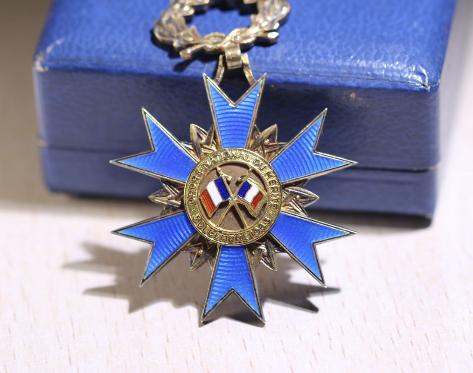 大猫徽章拍卖第197期 法国国家功勋勋章 军官级 银质全品 证书原盒 60年代