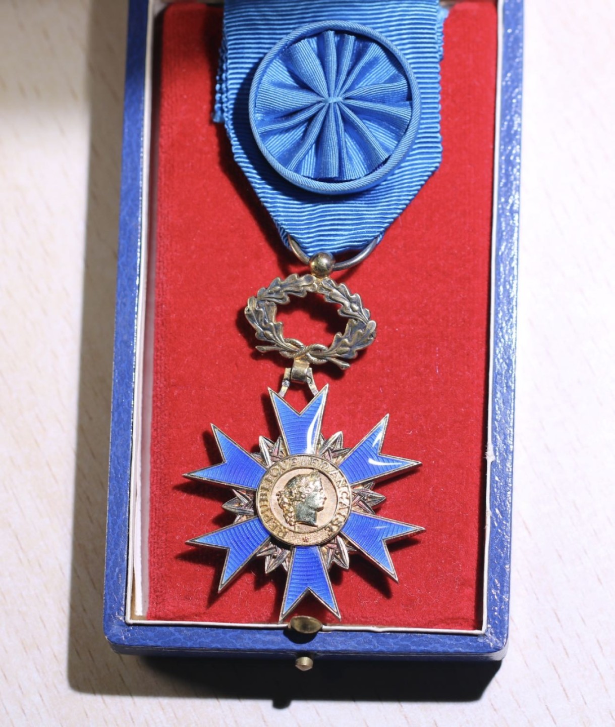 大猫徽章拍卖第197期 法国国家功勋勋章 军官级 银质全品 证书原盒 60年代