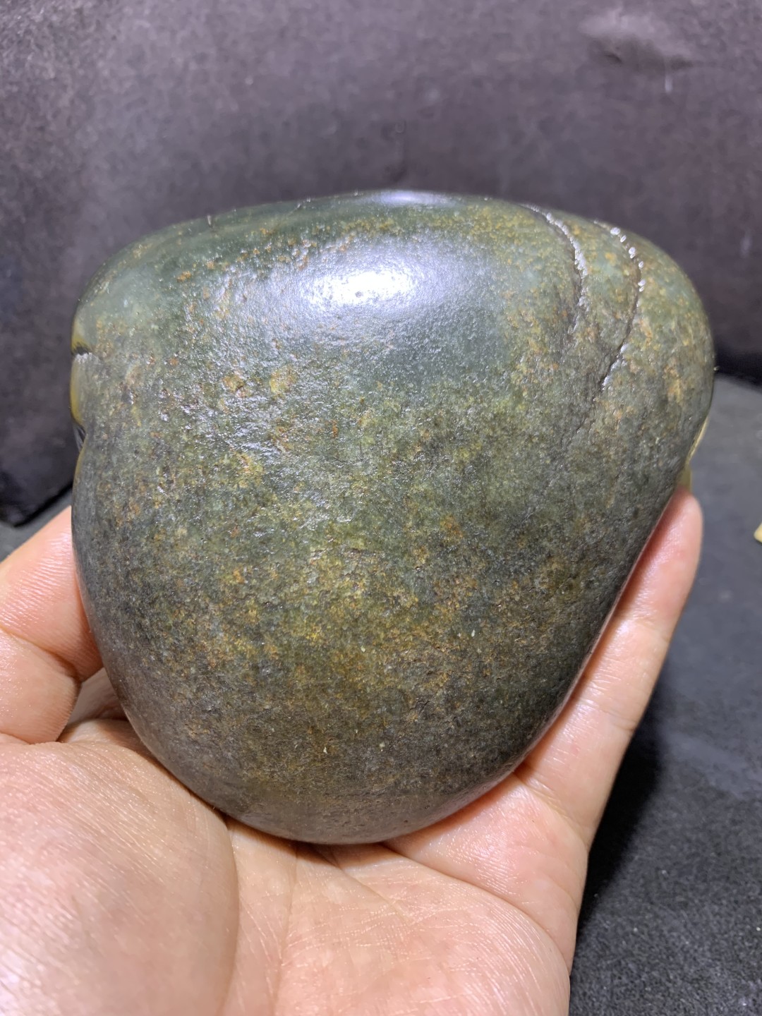和田玉特色老皮独籽一颗，