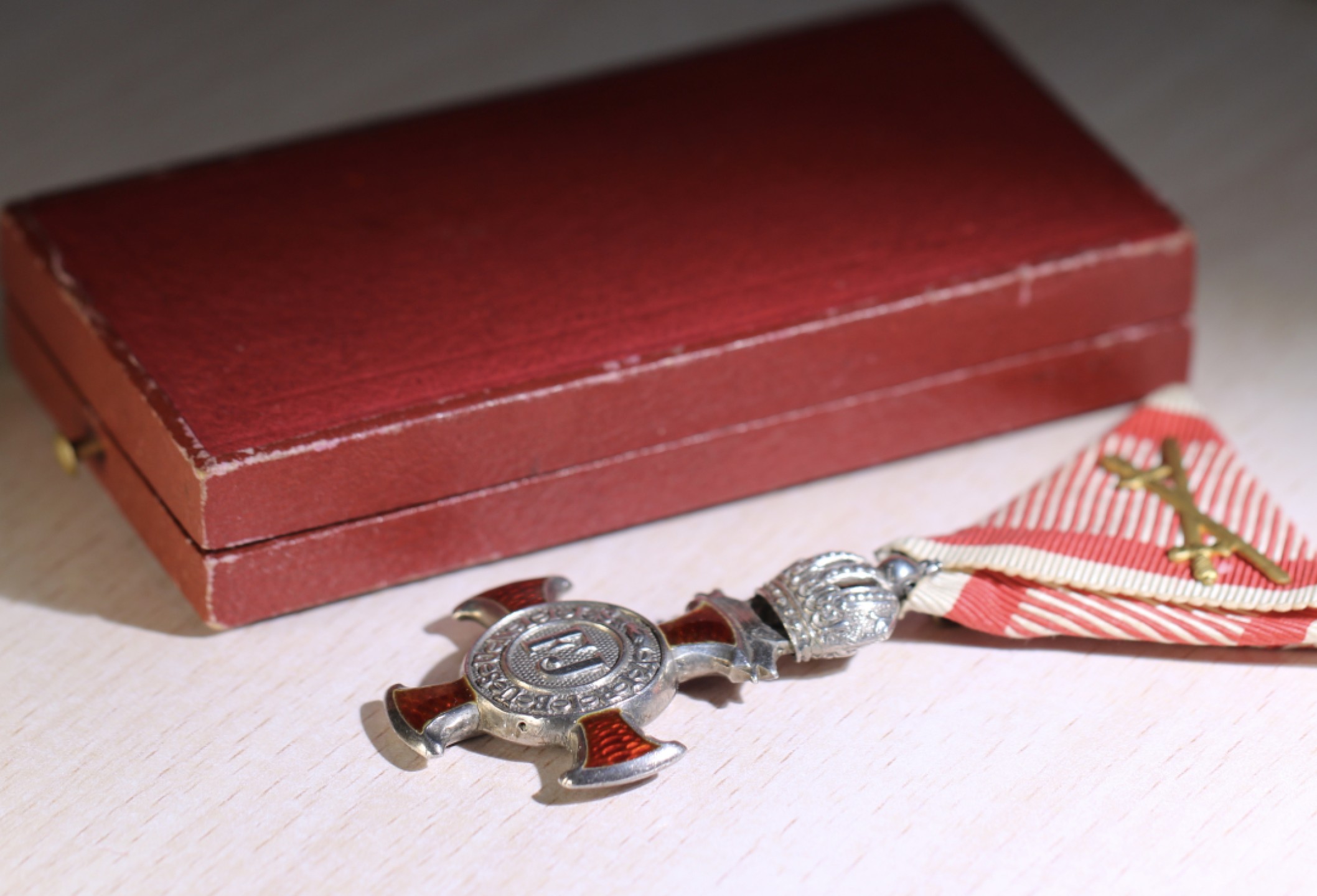 大猫徽章拍卖第197期 奥匈帝国银级功勋十字勋章 带双剑饰