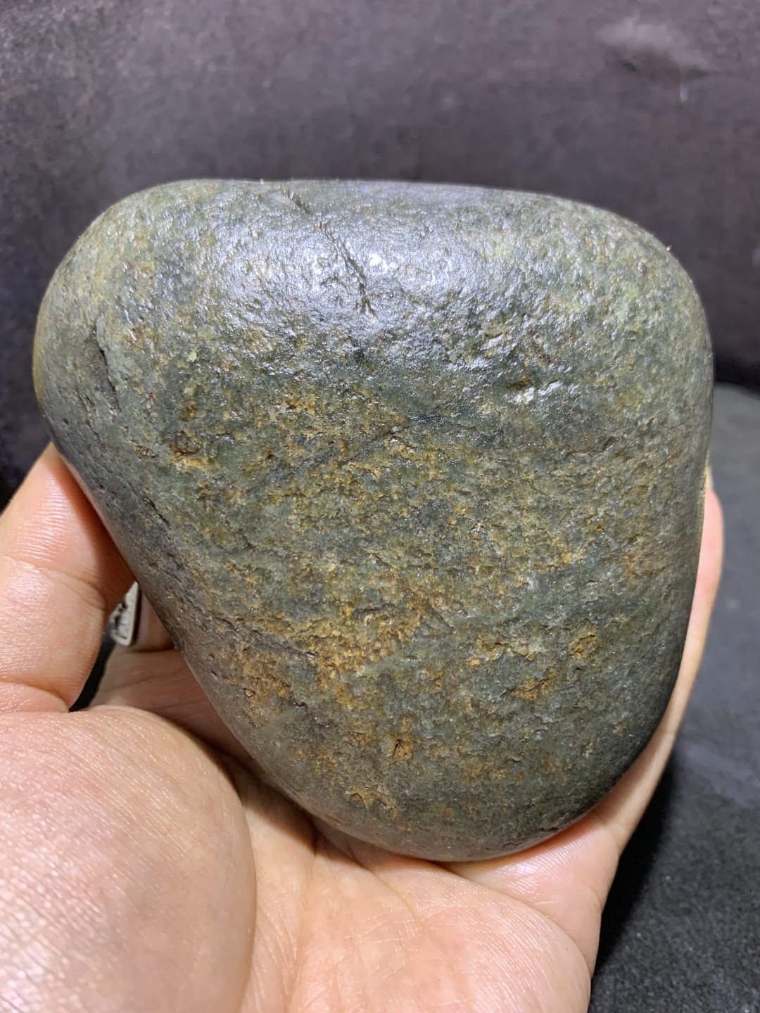 和田玉特色老皮独籽一颗，
