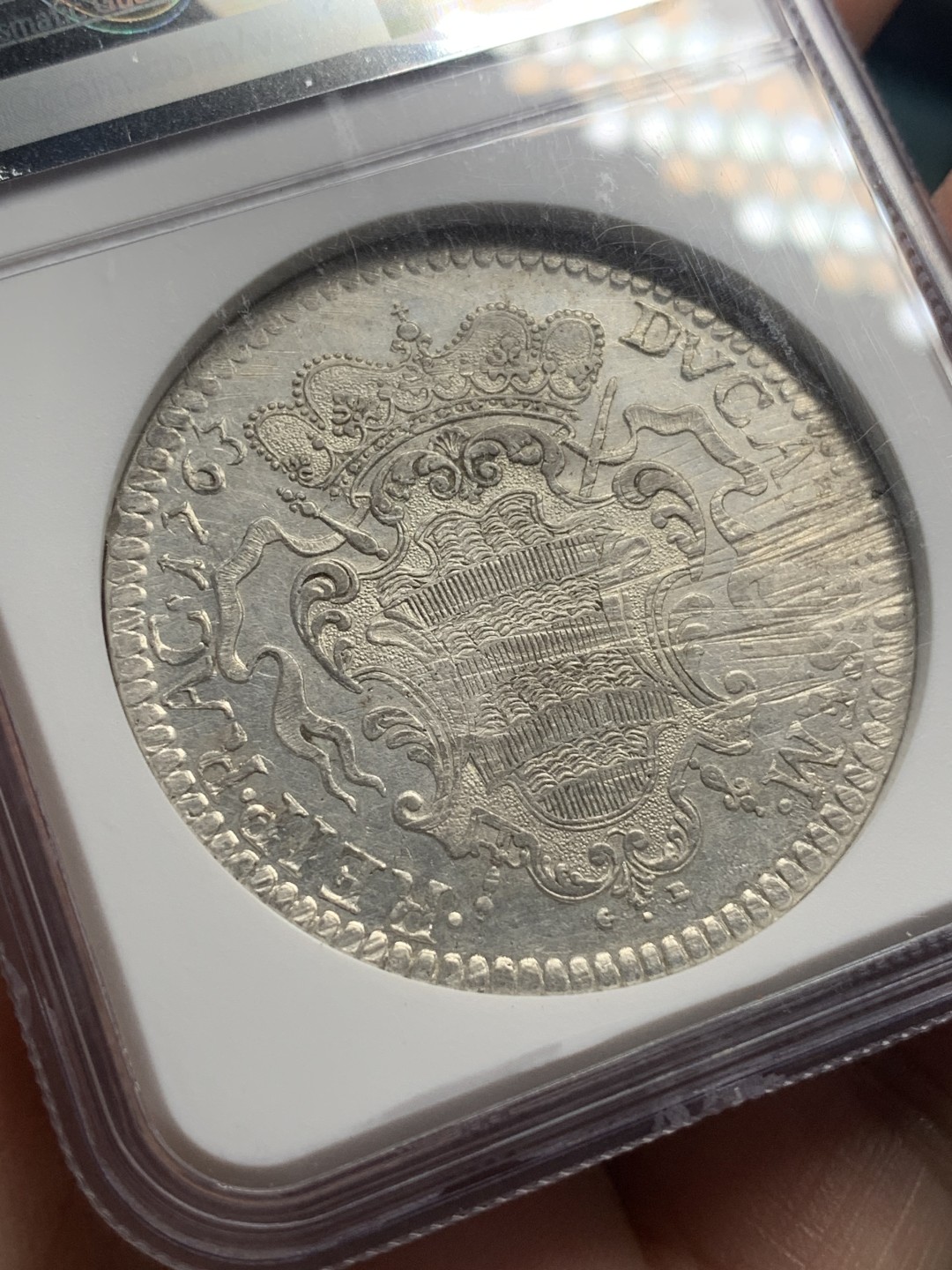 《竞宝斋》第76场-本周日，周一2场连拍（全场不限金额包邮） NGC UNC 1763年拉古萨一泰勒大银币正面细节好，背面这个品种普遍减重痕