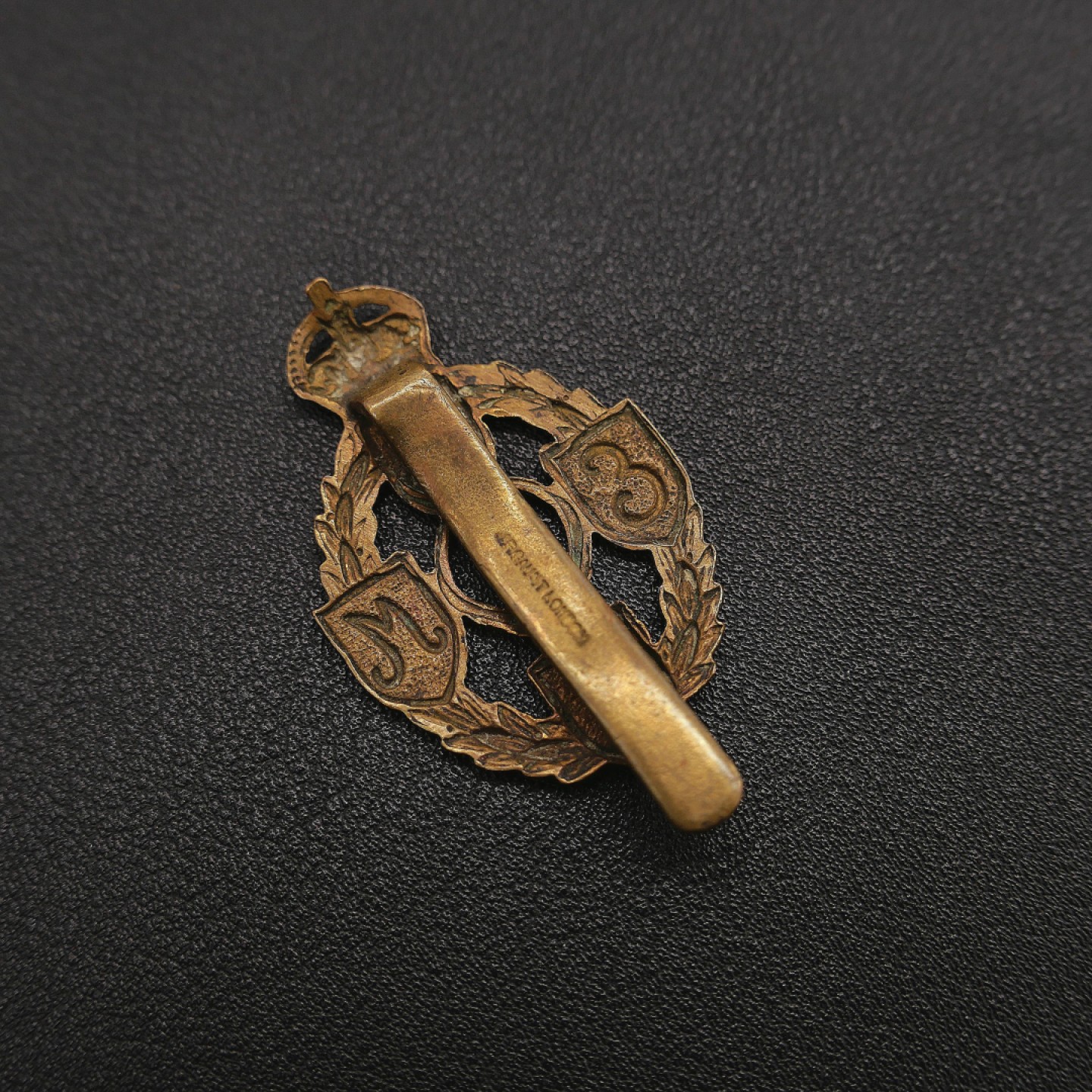 勋章奖章交易所7月23日拍卖 英国国王时期皇家电气工程兵帽徽