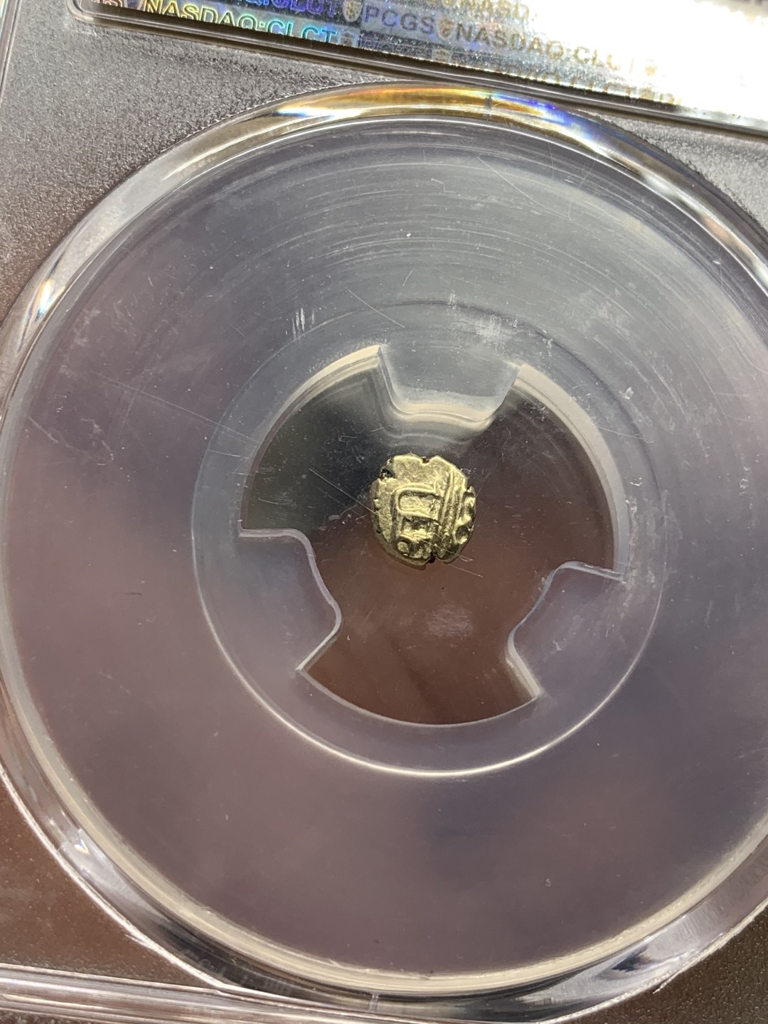 《竞宝斋》第76场-本周日，周一2场连拍（全场不限金额包邮） PCGS MS63 原光印度1638-1662年间迈索尔1法南金币，正面毗湿奴神像，背面印度文字，盒子背面有小磕