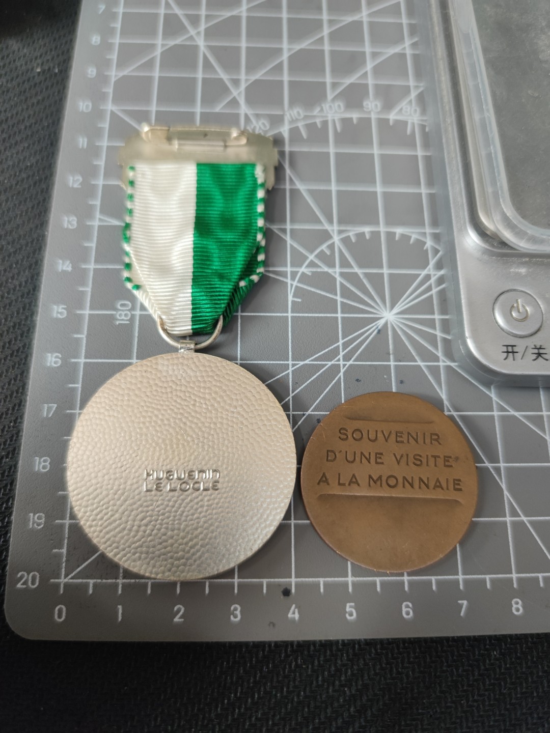 gush小明220721 法国造币厂大楼和瑞士狩猎节纪念章二枚一起