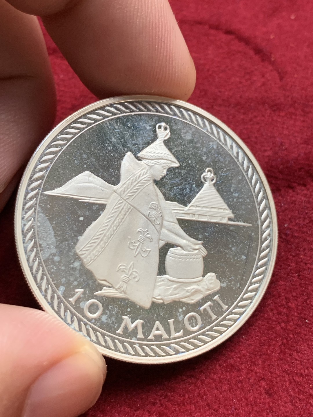 《竞宝斋》第76场-本周日，周一2场连拍（全场不限金额包邮） PROOF原包装证书莱索托1976年10马洛蒂纪念银币十周年独立纪念  发行量2100枚  25.08g   0.925