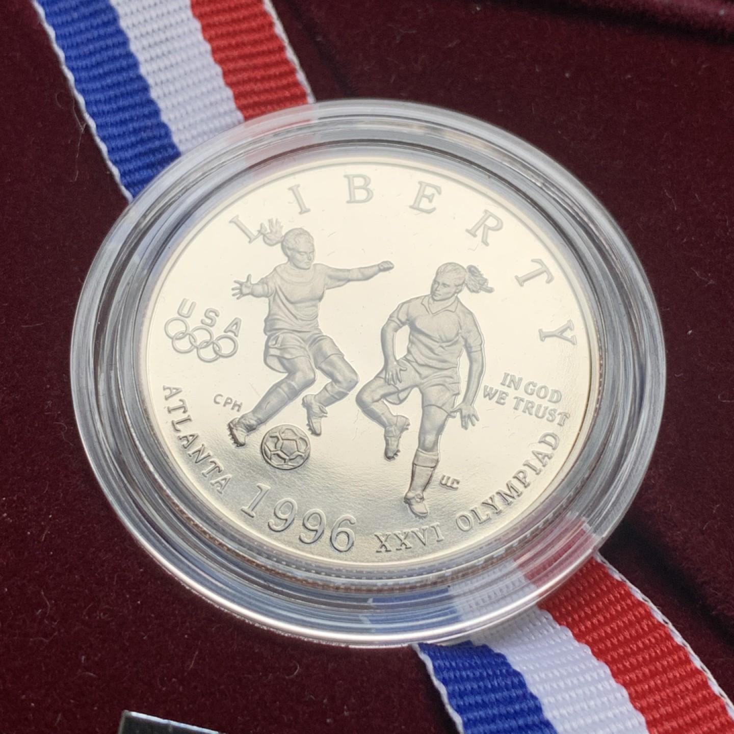 《竞宝斋》第76场-本周日，周一2场连拍（全场不限金额包邮） PROOF原包装证书美国1996年亚特兰大奥运会女足1/2美元纪念币