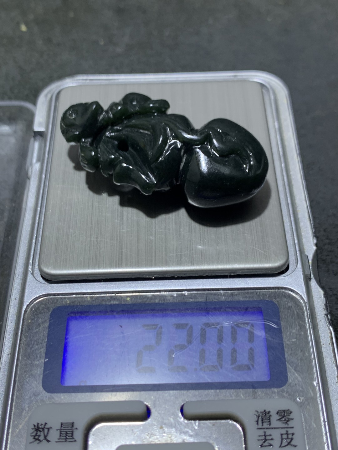 天然新疆和田青玉雕颗葫芦猴一个，寓意（福禄侯）