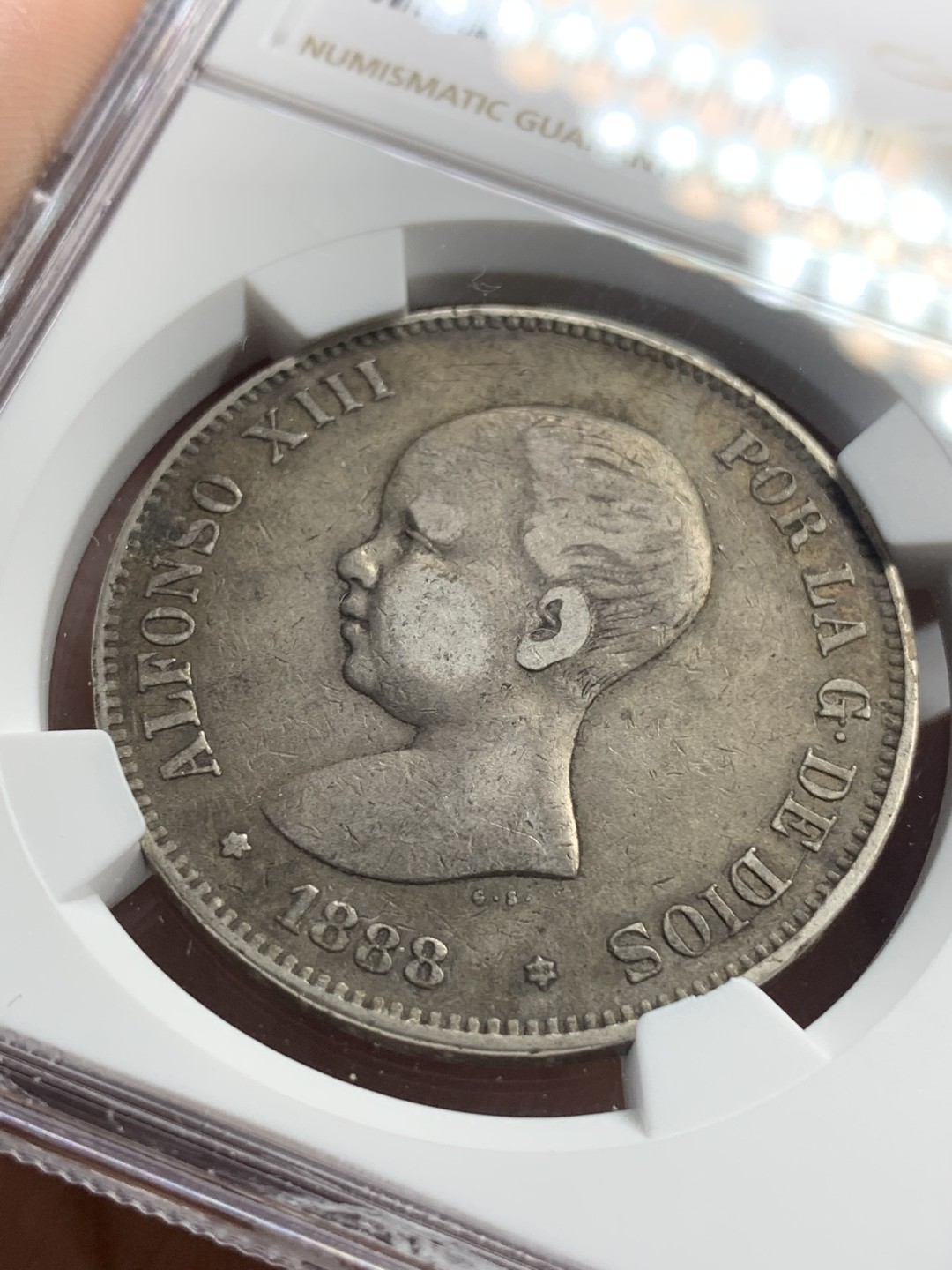 《竞宝斋》第76场-本周日，周一2场连拍（全场不限金额包邮） NGC-XF40 西班牙 1888年 阿方索十三世光头版 5比塞塔双柱大银币 发财年份