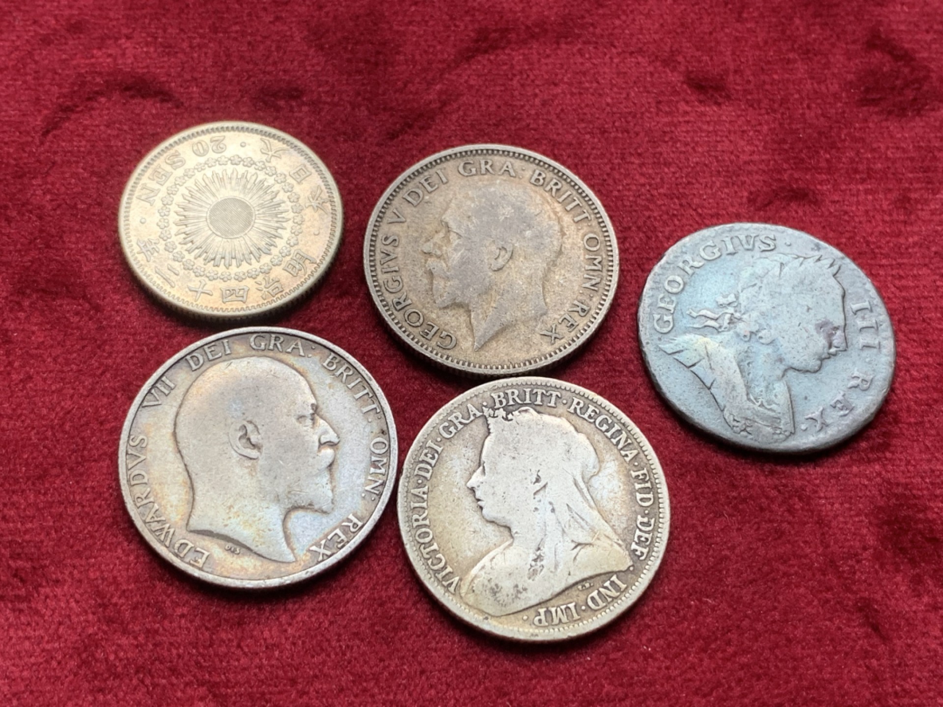 《竞宝斋》第76场-本周日，周一2场连拍（全场不限金额包邮） 好品相英国先令三枚和一枚状态不错的1773法新，还有一枚UNC旭日二十钱，五枚一起