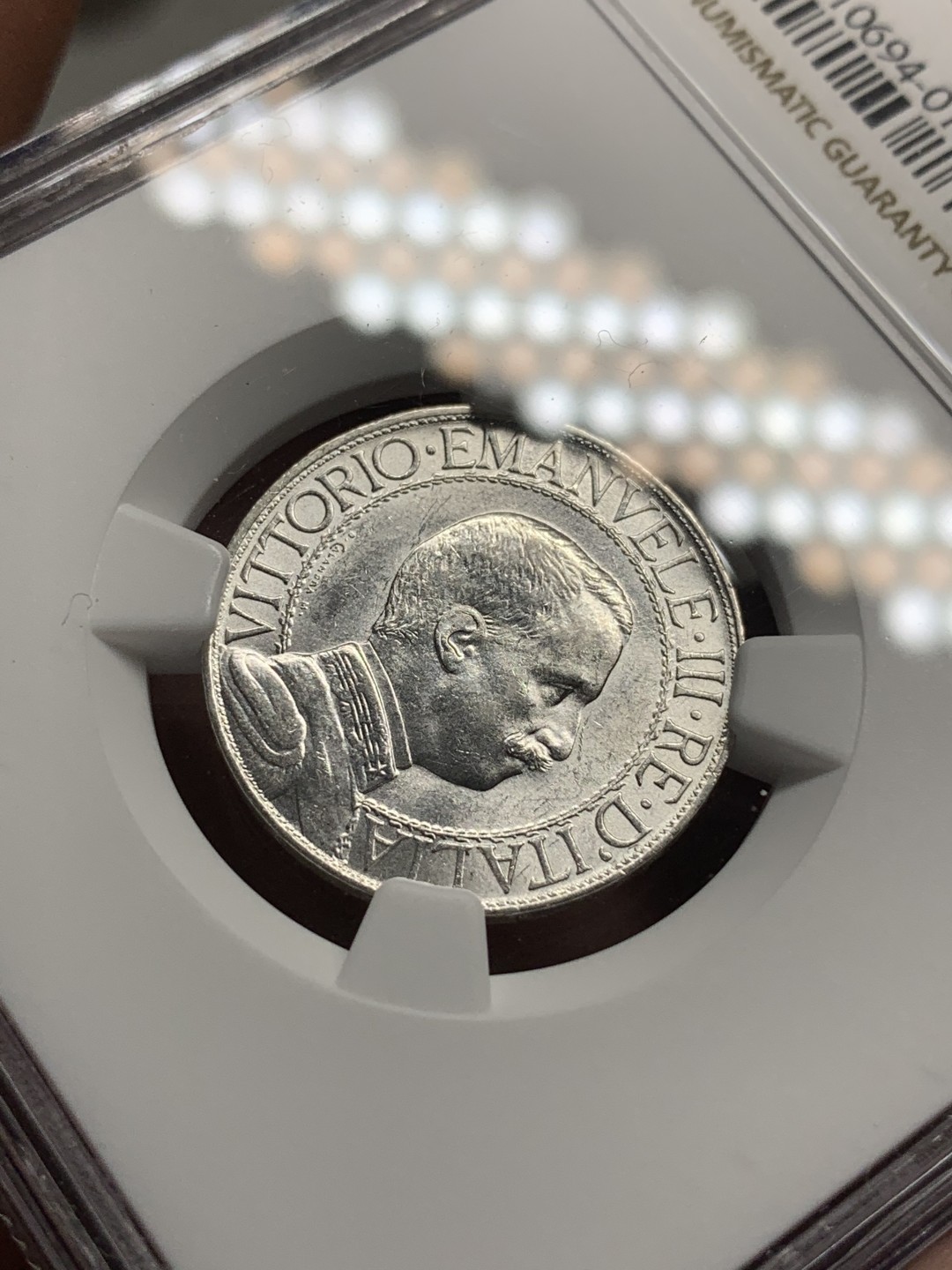 《竞宝斋》第76场-本周日，周一2场连拍（全场不限金额包邮） NGC-MS62 少⻅意大利1913年圈版⻢⻋里拉，圈版好品稀少，62已是非常不容易，持续上涨品种