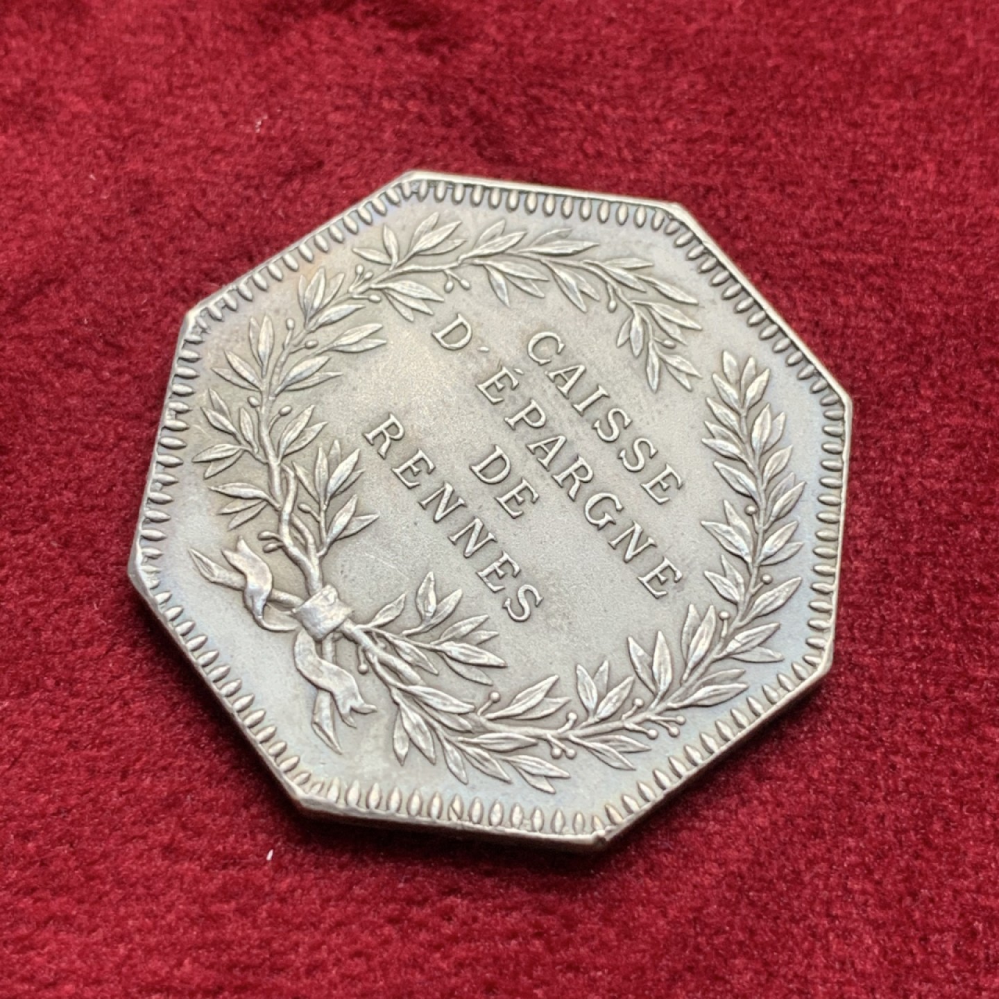 《竞宝斋》第76场-本周日，周一2场连拍（全场不限金额包邮） 法国雷恩城市徽章八角银章，15.2克32mm丰饶角1AR边铭