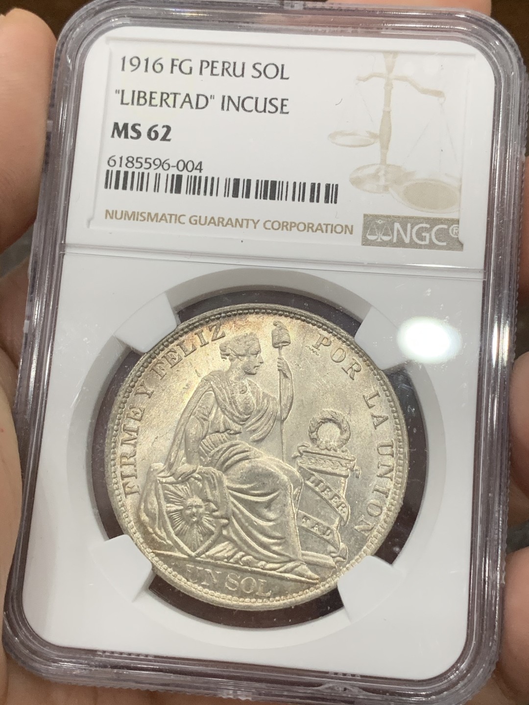 《竞宝斋》第76场-本周日，周一2场连拍（全场不限金额包邮） NGC-MS62 1916年 秘鲁1索尔 坐人大银币 银光强烈，环彩包浆，绝对低评的状态。南美洲银币涨势明显，上车就是现在！