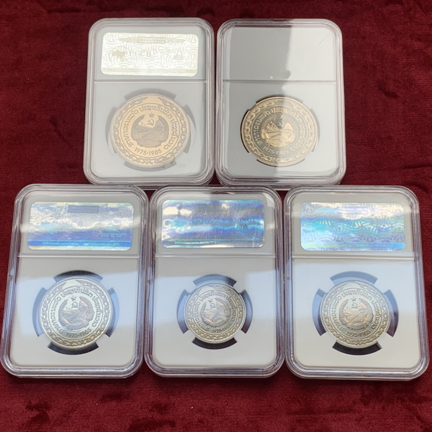 《竞宝斋》第76场-本周日，周一2场连拍（全场不限金额包邮） 老挝1985年  原苏联代铸5枚一组 装精致套币