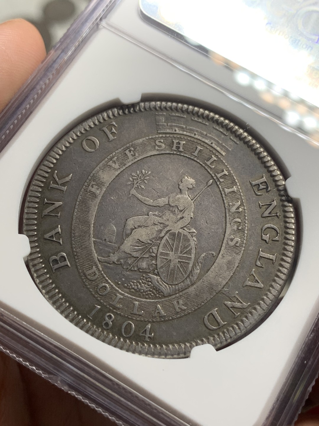 《竞宝斋》第76场-本周日，周一2场连拍（全场不限金额包邮） NGC-VF35 英国乔三 1804年 英格兰银行 5先令大银币 一流的传世包浆 暴涨品种